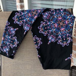 Lularoe Medallions on black leggings TC (Unicorn)